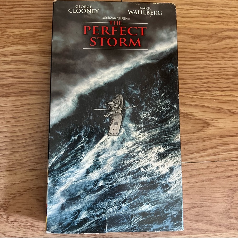 The Perfect Storm VHS George Clooney Mark Wahlberg Classics